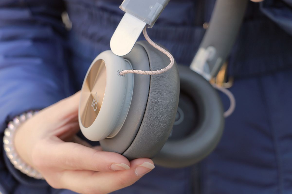 BeoPlay H4 19