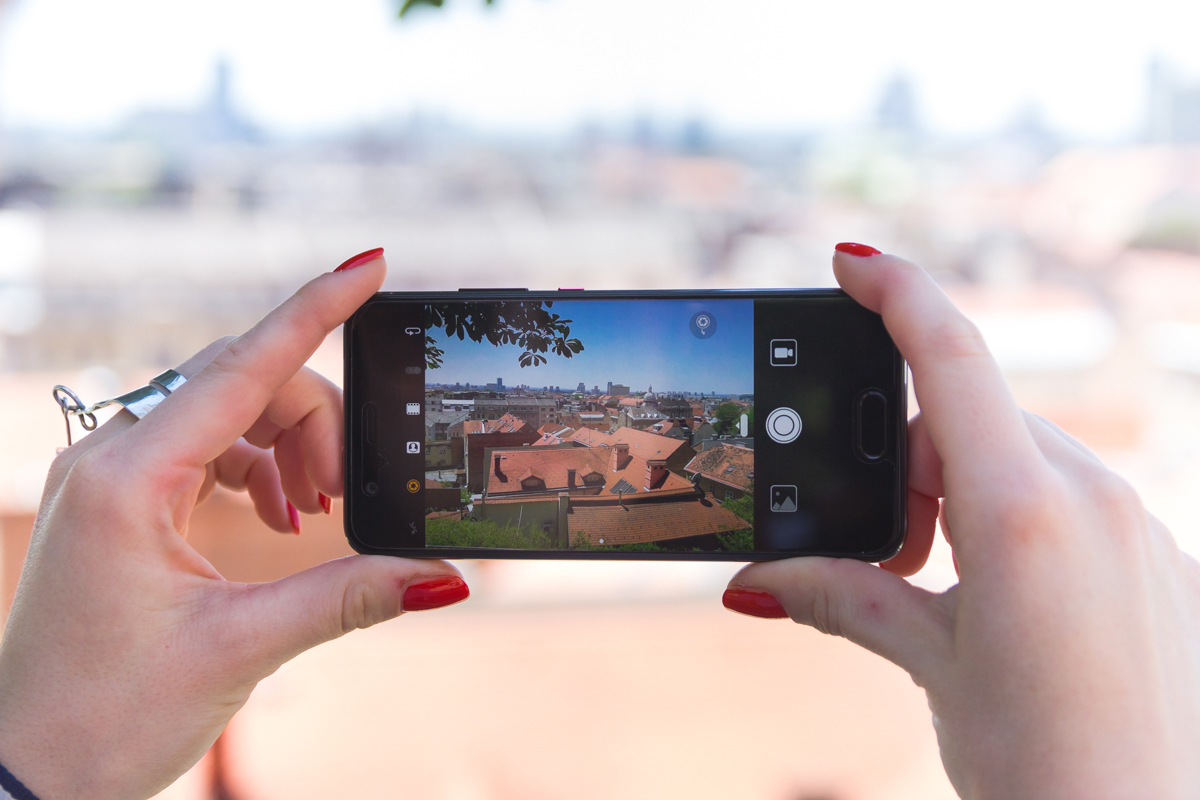 2 Young people on holidays ZG