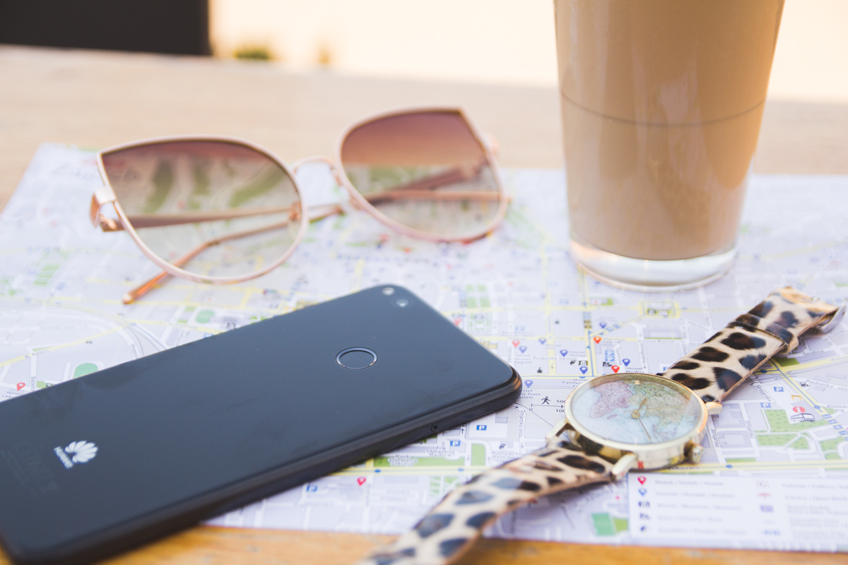 3 Young people on holidays ZG