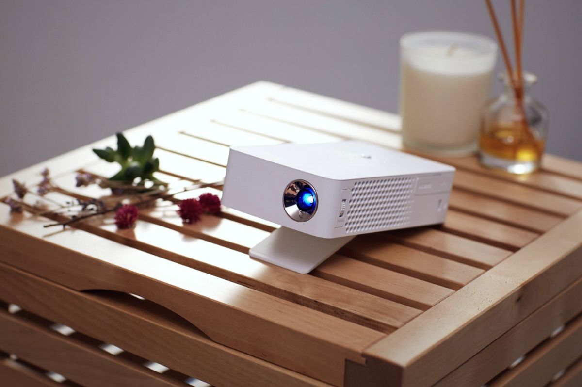 LG MiniBeam Projector PH30J 1