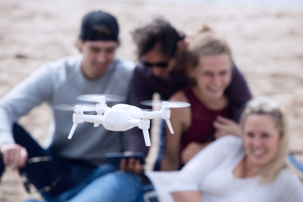 Yuneec Drone Breez 02 outdoor