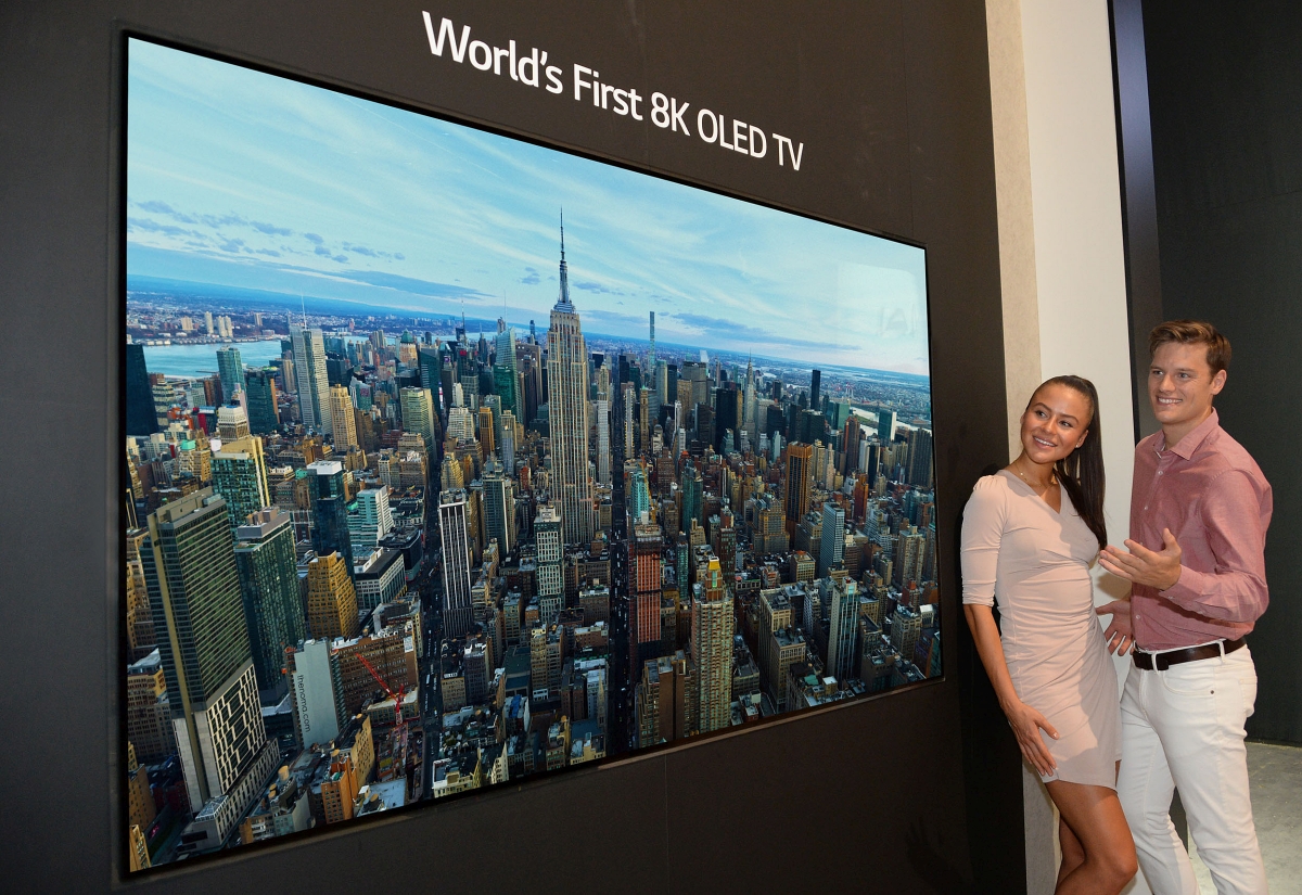 LGE 8K OLED TV 01