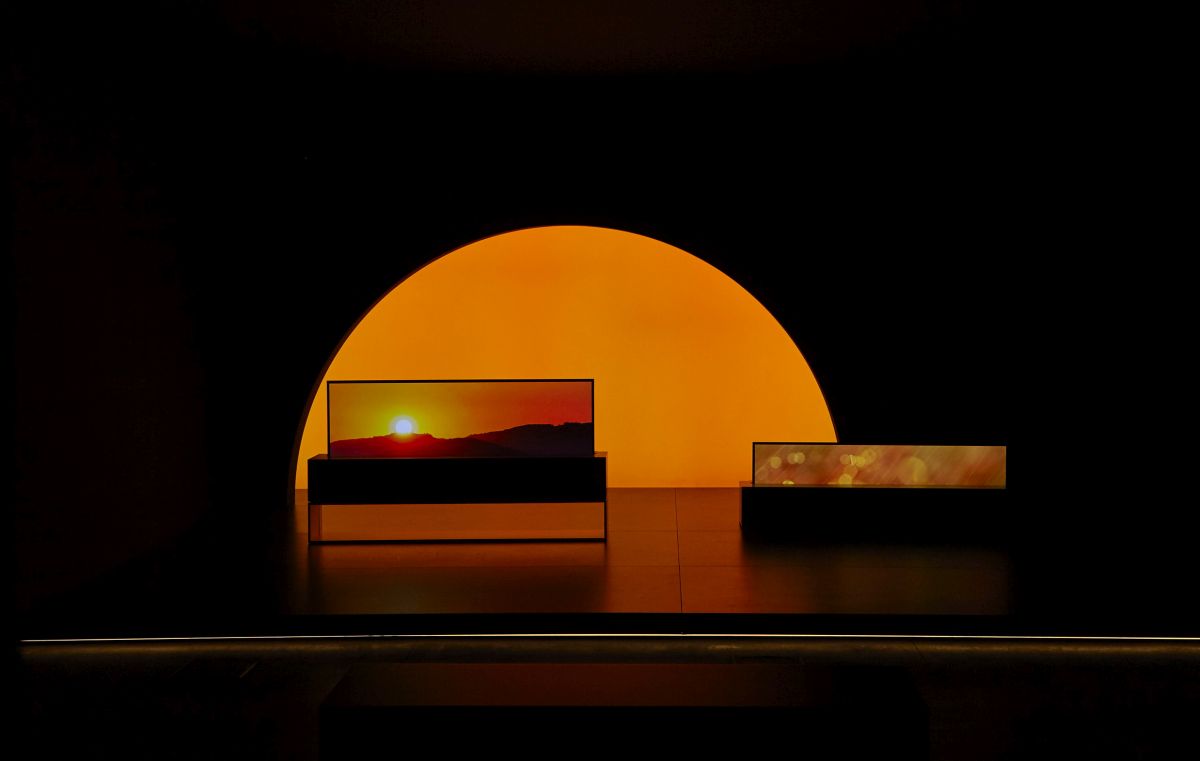 LG SIGNATURE OLED TV R 003