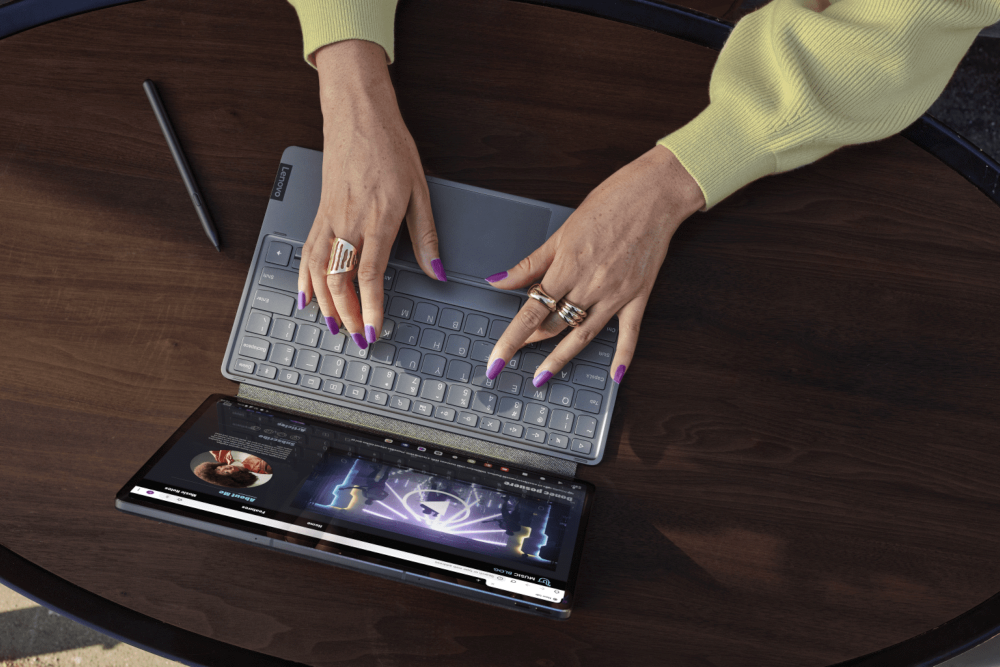 Lenovo-Tab-P12-Pro_lifestyle_keyboard