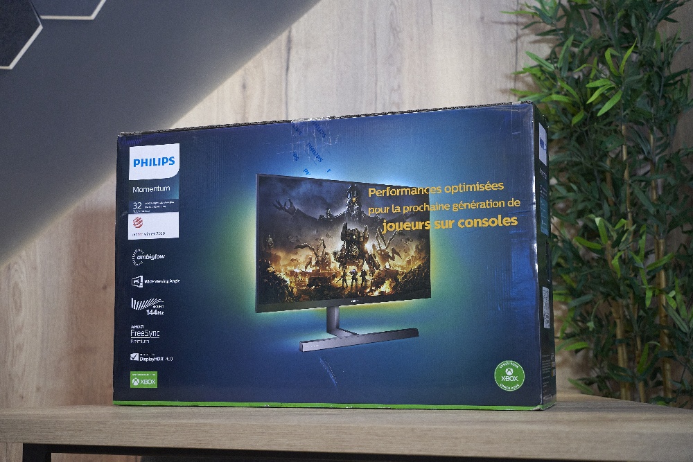 Philips Momentum 329M1 monitor Philips Momentum 329M1 monitor