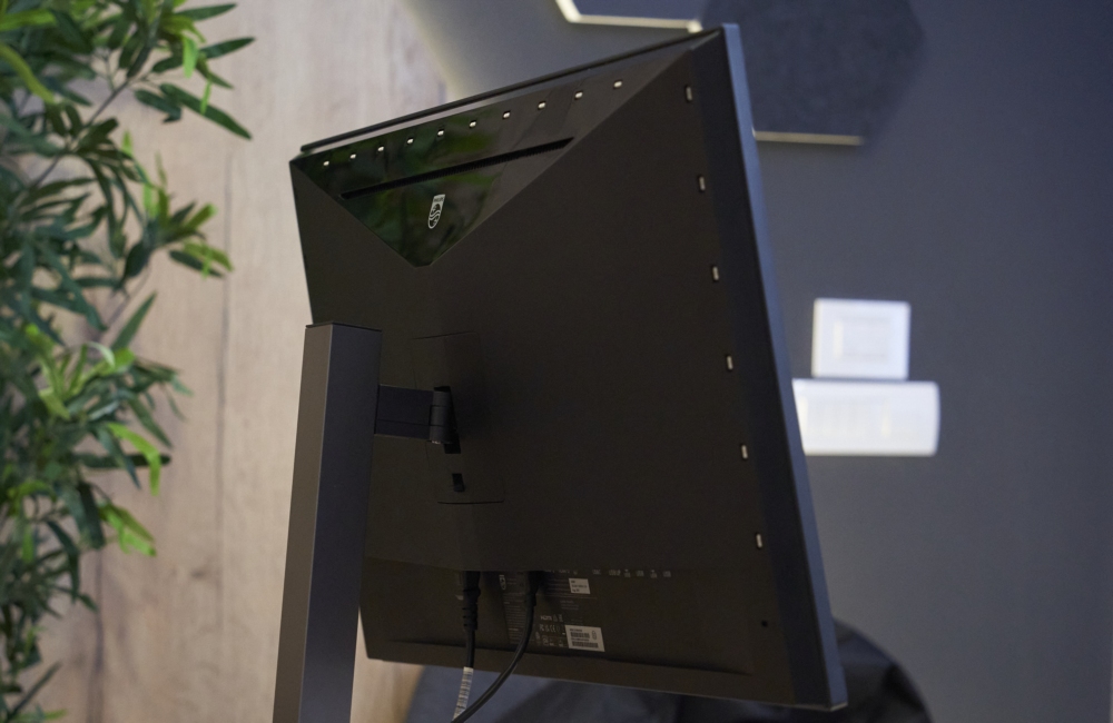 Philips Momentum 329M1 monitor Philips Momentum 329M1 monitor