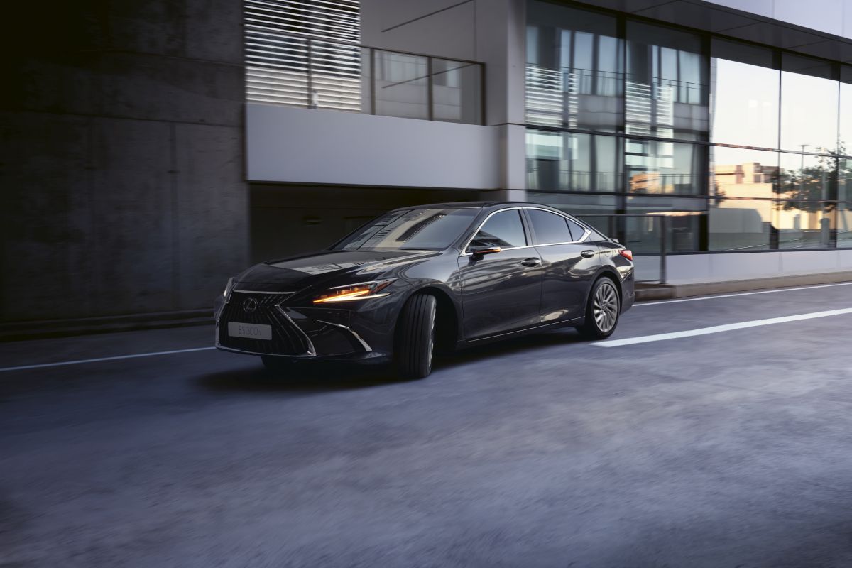 Lexus-ES-2023