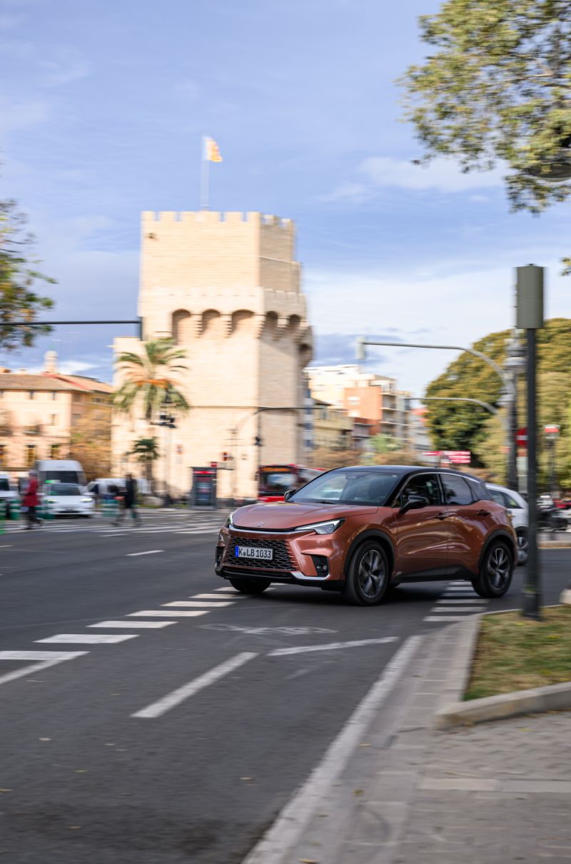 lexus-lbx-cool-copper-Valencia lexus-lbx-cool-copper-Valencia