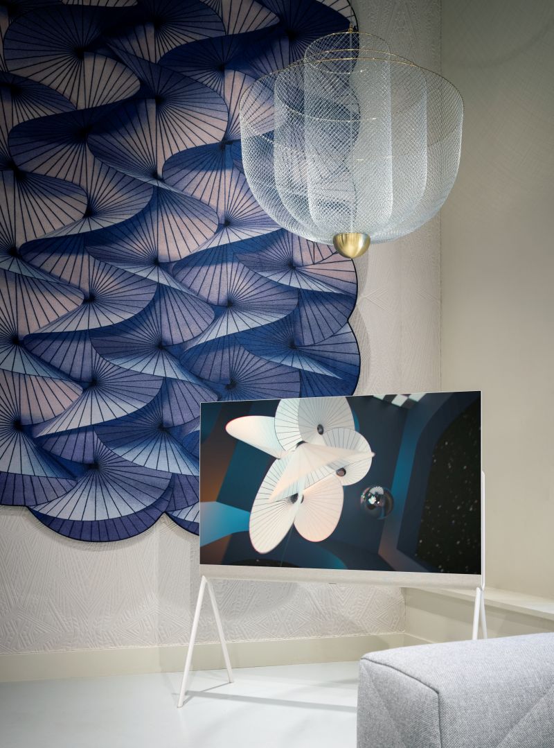 LG_Pose-in-moooi-brand-shop