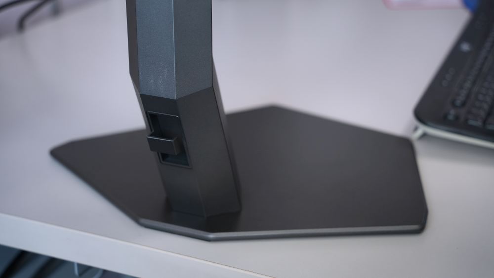 AGON PRO AG326UD - peterokutni dizajn baze postolja