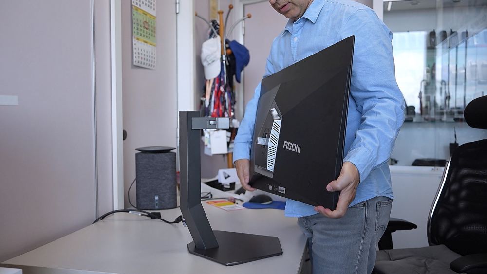 AGON PRO AG326UD - zaslon - montaža