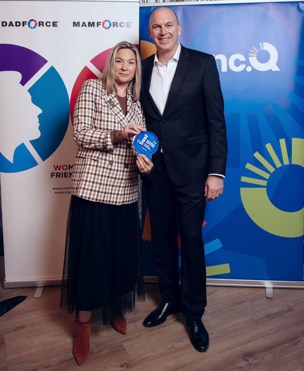 Andreja-Gracin_Adrian-Jezina-predaja_nagrade_Inc.Q_ BEST_Inclusive_Employer .jpg