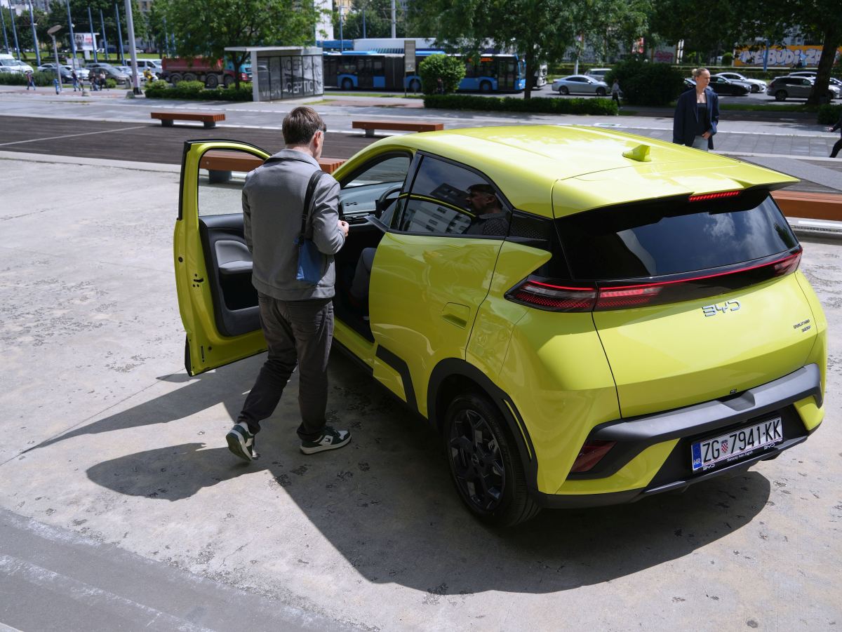 Predstavljanje električnog automobila BYD Dolphin Surf