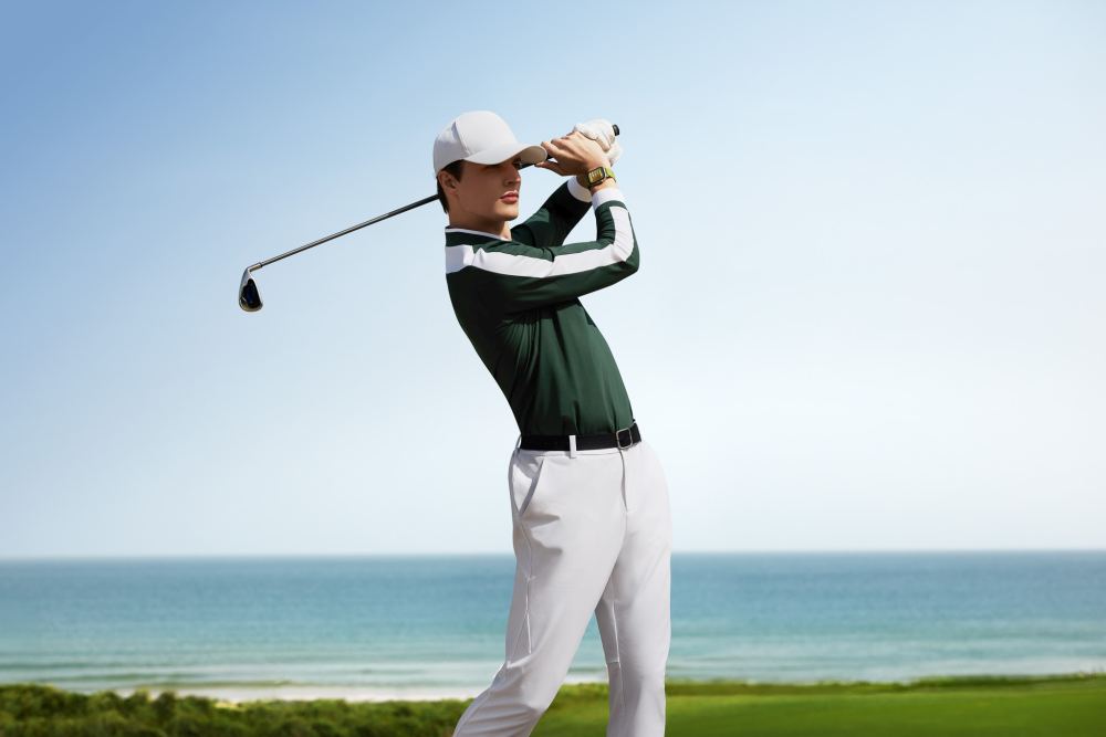 HUAWEI Watch Fit 4 Pro - igranje golfa - dostupnost 15.000 golf terena diljem svijeta