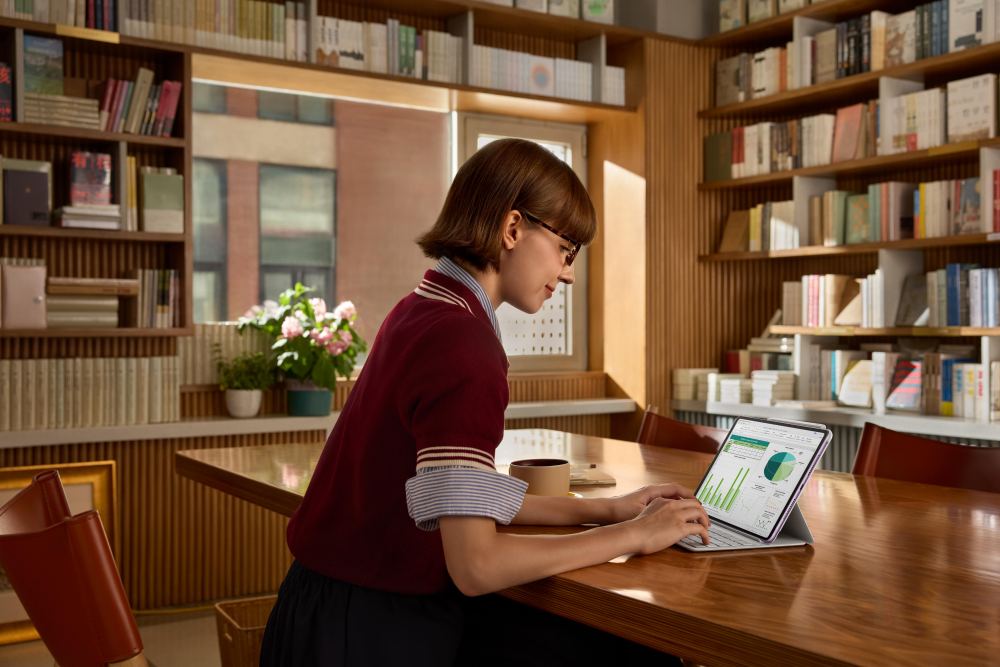 HUAWEI MatePad 11.5 - rad u uredu - žena