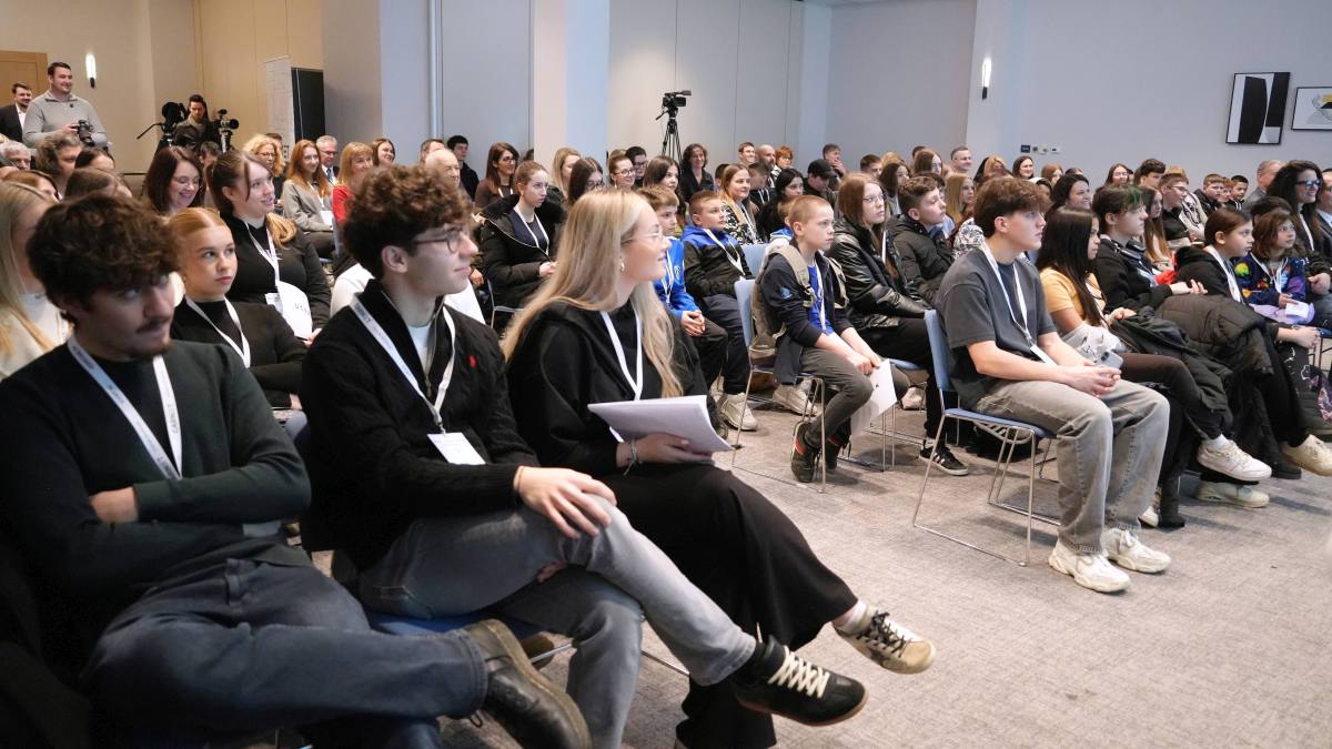 Dan-sigurnijeg-interneta-2026-publika-u-dvorani