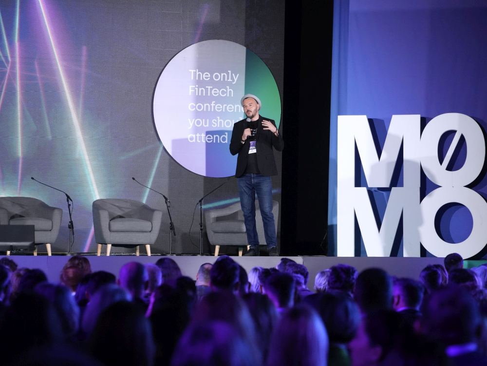 MoMo_2025 - fotografija Nikola Škorić na pozornici