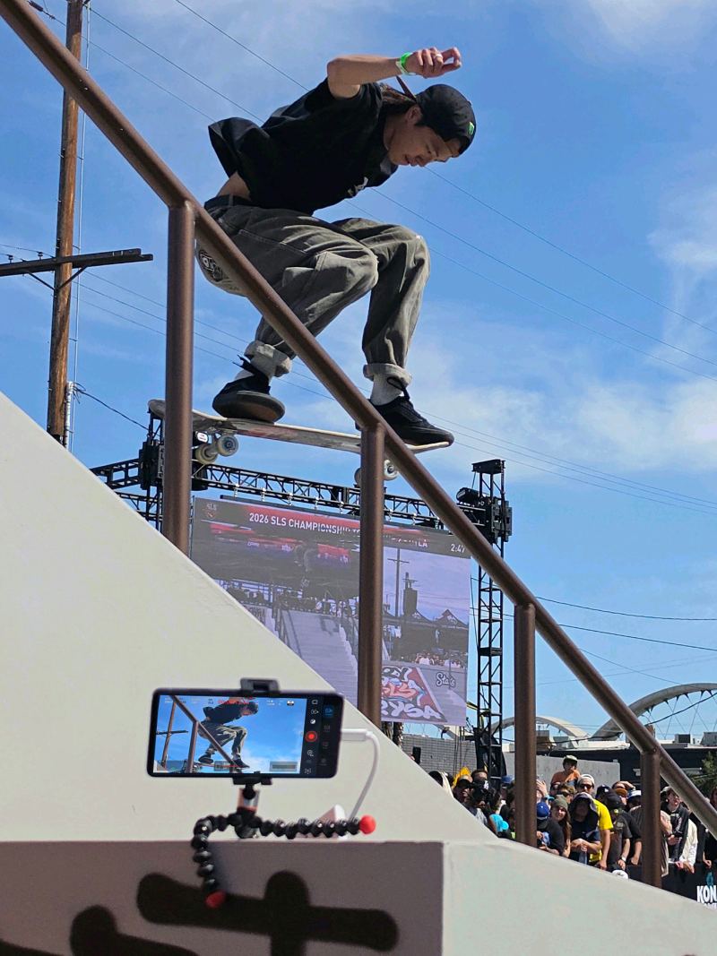 Samsung Galaxy S26 Ultra -  mijenja način snimanja skateboardinga