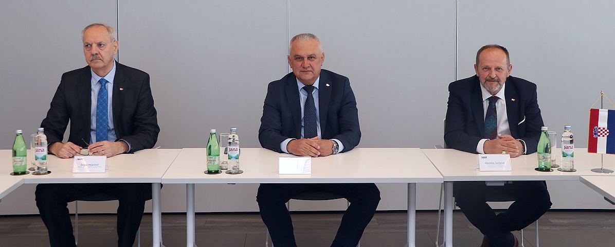 Slijeva-nadesno-Glavni-tajnik-Predsjednik-i-Zamjenik-predsjednika-HAK-a