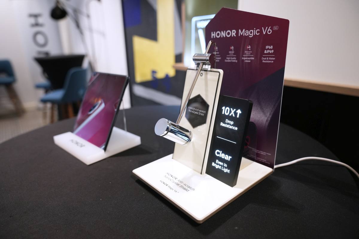 HONOR Magic V6 