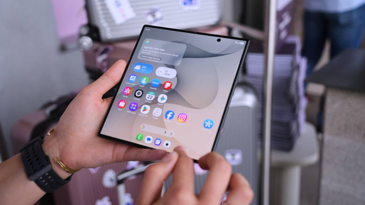 Galaxy-Z-Fold8-Ultra-zaslon