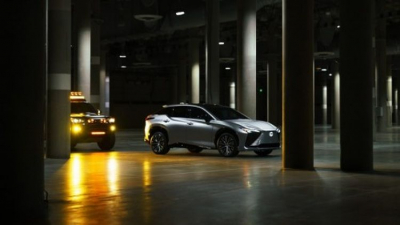 POTPUNO NOVI LEXUS RZ 450e ELEKTRIFICIRAO NAJAVE ZA FILM &bdquo;BLACK PANTHER: WAKANDA ZAUVIJEK&ldquo;