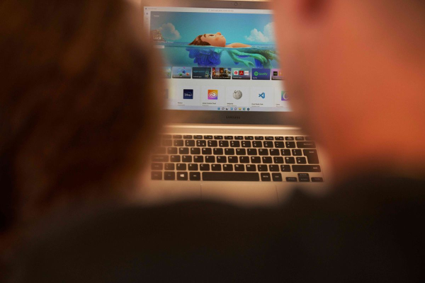 Nedavna istraživanja tvrtke Microsoft upozoravaju na opasnosti na internetu i važnost za&scaron;tite djece