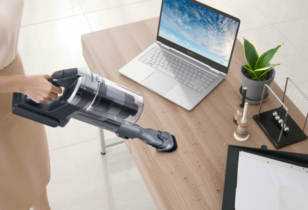 Dolazak proljeća - asocijacija na buđenje prirode i či&scaron;ćenje doma