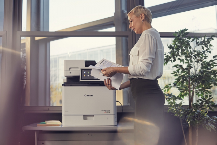 Bezbrižna sigurnost jednim dodirom tipke: sigurnosna za&scaron;tita tvrtke McAfee dolazi na Canonove uređaje imageRUNNER ADVANCE