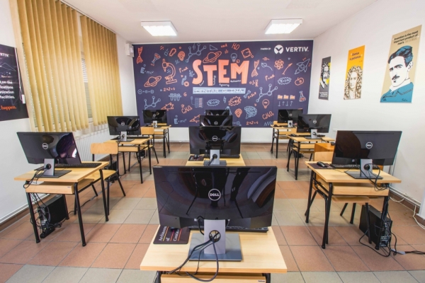 Vertiv donirao opremu za otvorenje novog STEM centra u Glini, Hrvatska