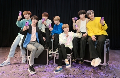 Samsung i popularna pop grupa BTS predstavili specijalna izdanja Galaxy S20+ i Galaxy Buds+