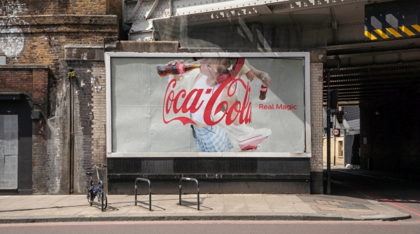 Coca-Cola lansira &bdquo;One Coke Away From Each Other&ldquo;, prvu globalnu kampanju platforme Real Magic