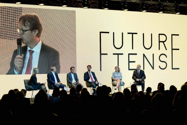 Na Future Tense konferenciji koja je okupila svjetski priznati futurologe ujedno su o budućnosti poslovanja raspravljali čelni ljudi vodećih kompanija na hrvatskom trži&scaron;tu