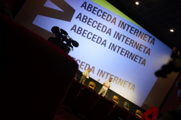 Započelo je istraživanje o rizičnom pona&scaron;anju i seksualnom uznemiravanju na Internetu među učenicima